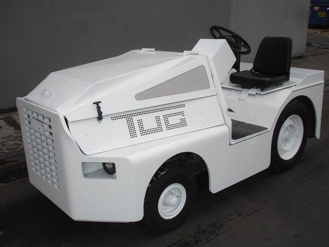 TUG MT80 1 Baggage Tractor